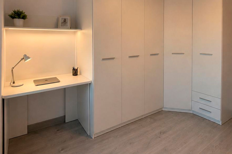 Reforma Albacete con Instalación de Tarima y mobiliario hecho a medida